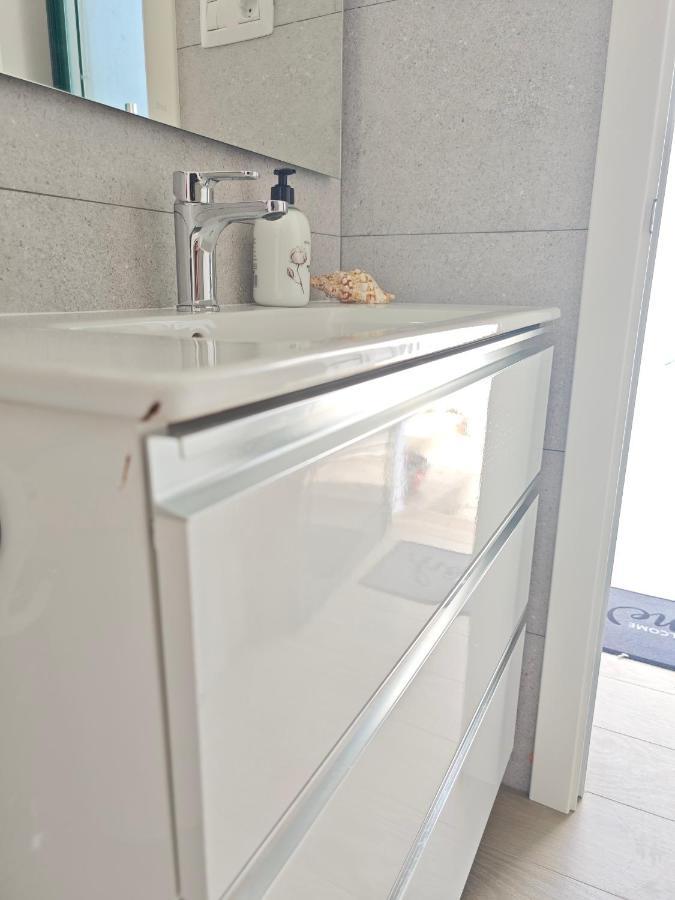 Cozy Apartment In Front Of The Natural Pools El Pris Bagian luar foto
