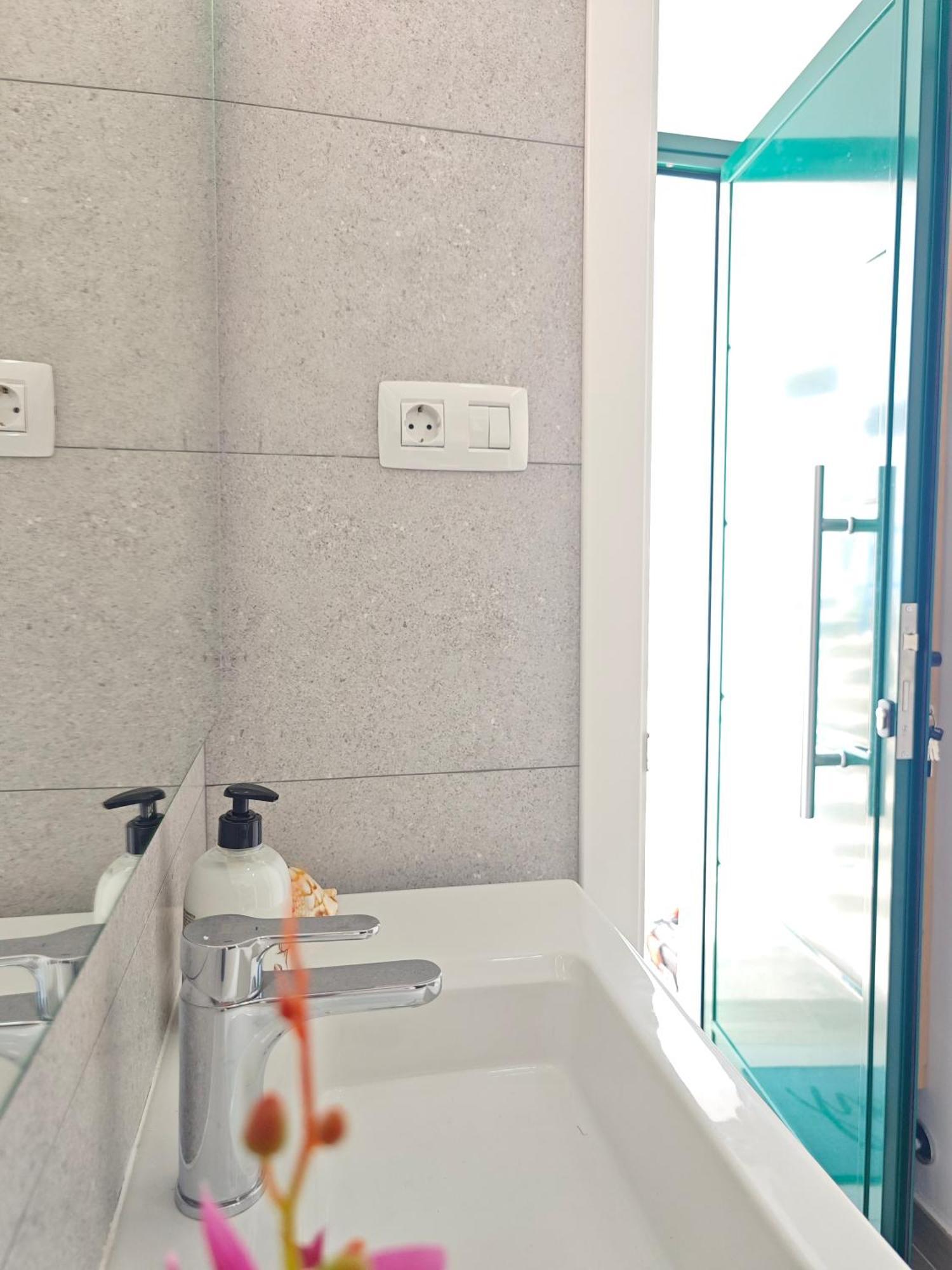 Cozy Apartment In Front Of The Natural Pools El Pris Bagian luar foto