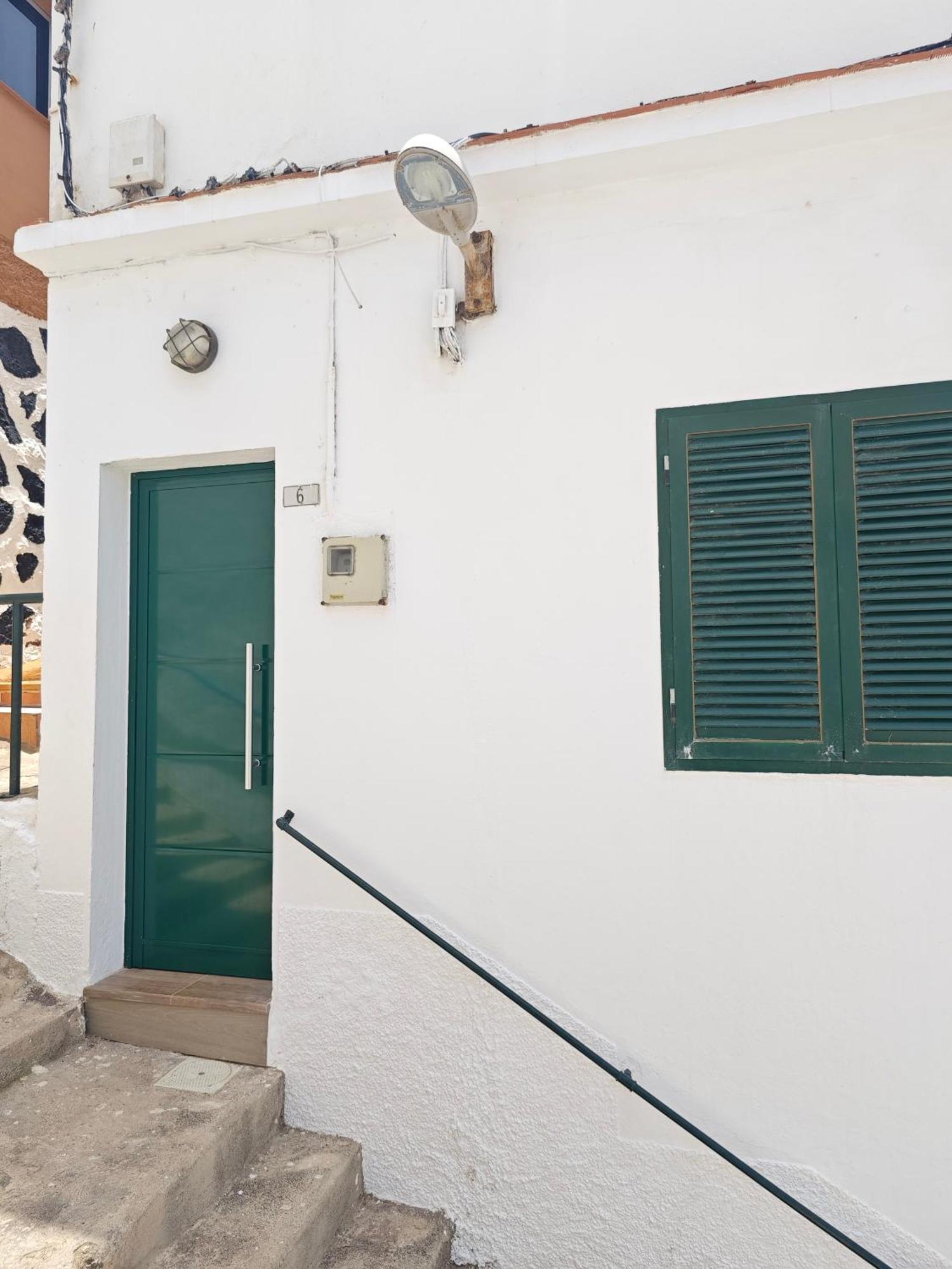Cozy Apartment In Front Of The Natural Pools El Pris Bagian luar foto